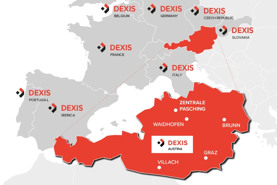 Auf einer Europakarte sind alle Länder hervorgehoben wo sich DEXIS Standorte befinden, darunter Österreich, die Slowakei, die Tschechische Republik, Deutschland, Belgien, Frankreich, Italien und Portugal. Das DEXIS-Logo wird in jedem Land angezeigt, wobei Österreich in rot hervorgehoben ist und die  Standorte  von DEXIS Austria ersichtlich sind. 
